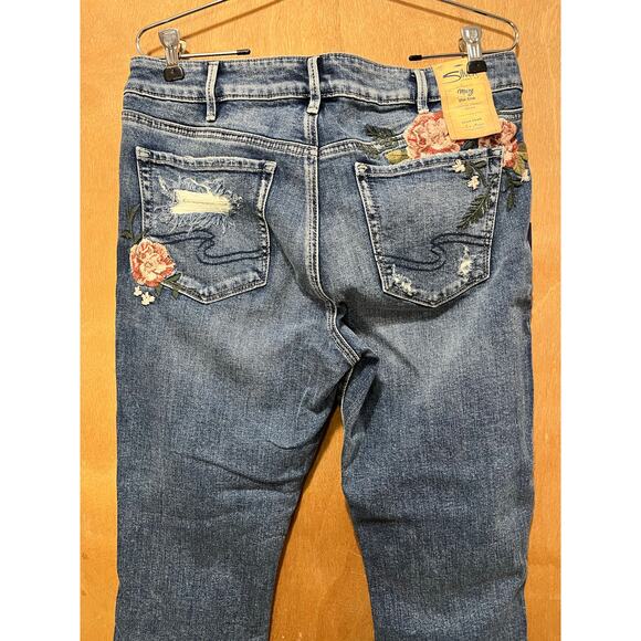 Silver Jeans NWT Women’s Mazy Slim Crop Size W:30 L:25 Embroidered Roses Denim - Picture 6 of 16
